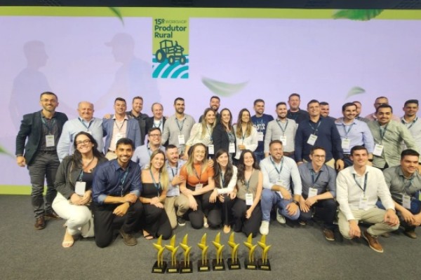 Sicoob São Miguel recebe premiação em Brasília pelo desempenho no Plano Safra 23/24