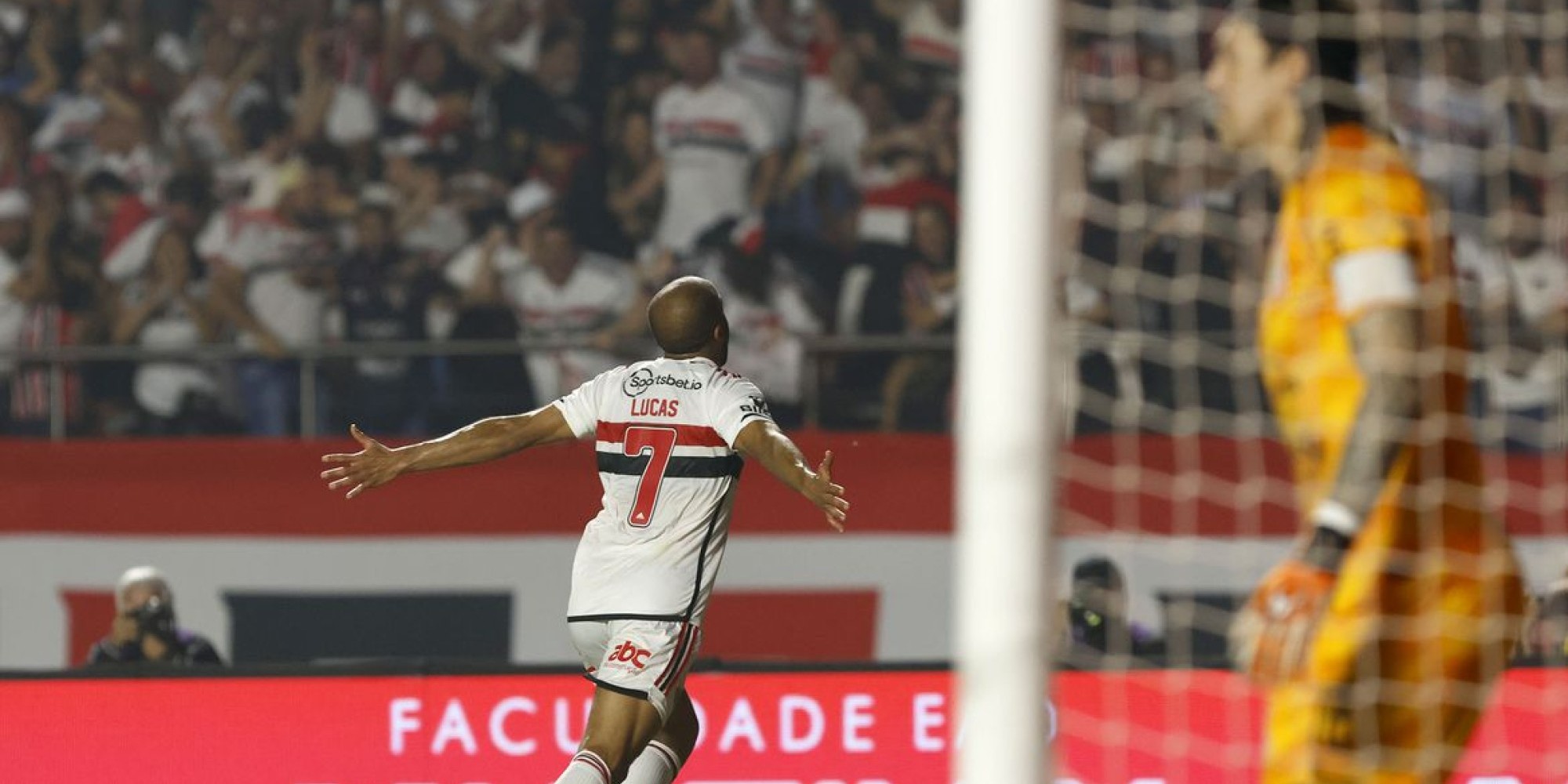 Wellington Rato e Lucas Moura fizeram os gols da partida.