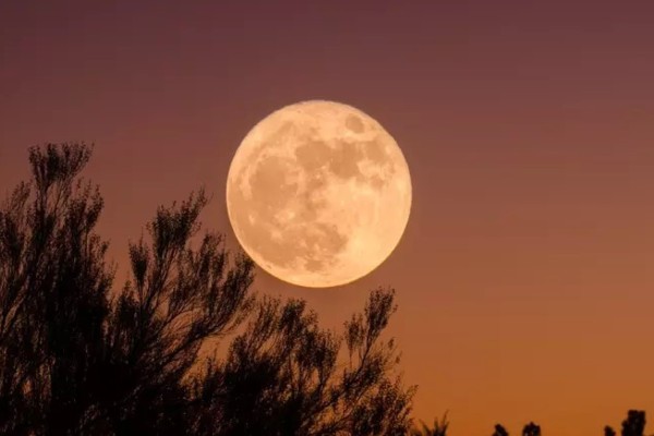1ª superlua de agosto acontece hoje