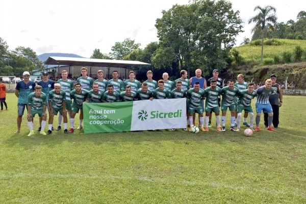 Esperança estreou com goleada
