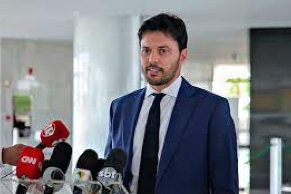 Ele comandava o Ministério desde junho de 2020 e foi um dos coordenadores da campanha fracassada de Bolsonaro à reeleição nas eleições deste ano.