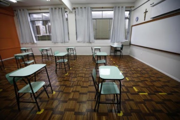 Decisão combatida suspendeu a realização de aulas presenciais nas escolas públicas e privadas do RS durante bandeira preta 