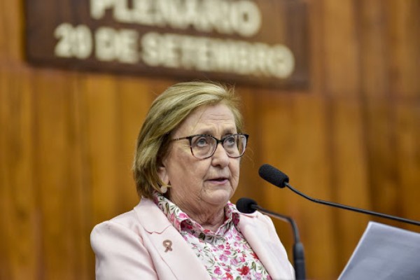 Zilá Breitenbach foi entrevistada na Rádio Encantado 