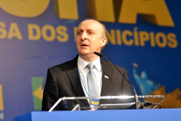 Carta é assinada pelo presidente Glademir Aroldi 