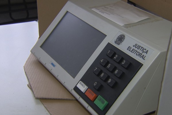 Seções eleitorais deverão contar com três máscaras para cada mesário
