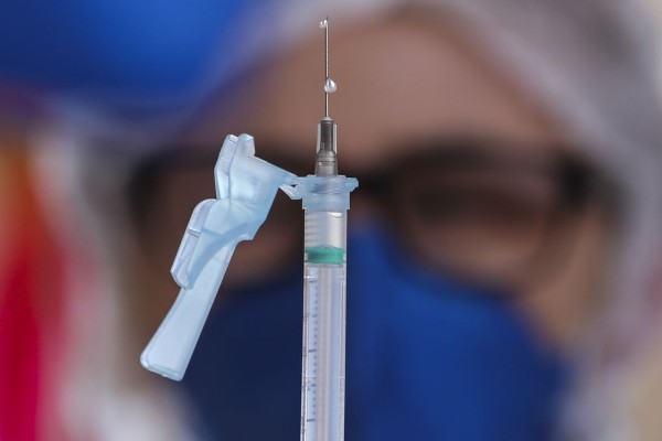 Vacinação ocorre na sala da academia Viver Bem, ao lado do Posto Navegantes