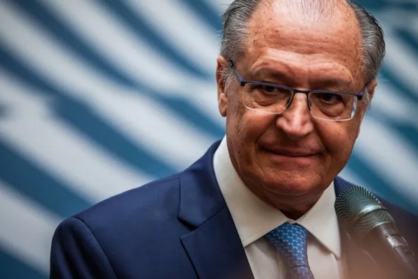 Alckmin anuncia redução de impostos em até 10,79% para carros de até R$ 120 mil 