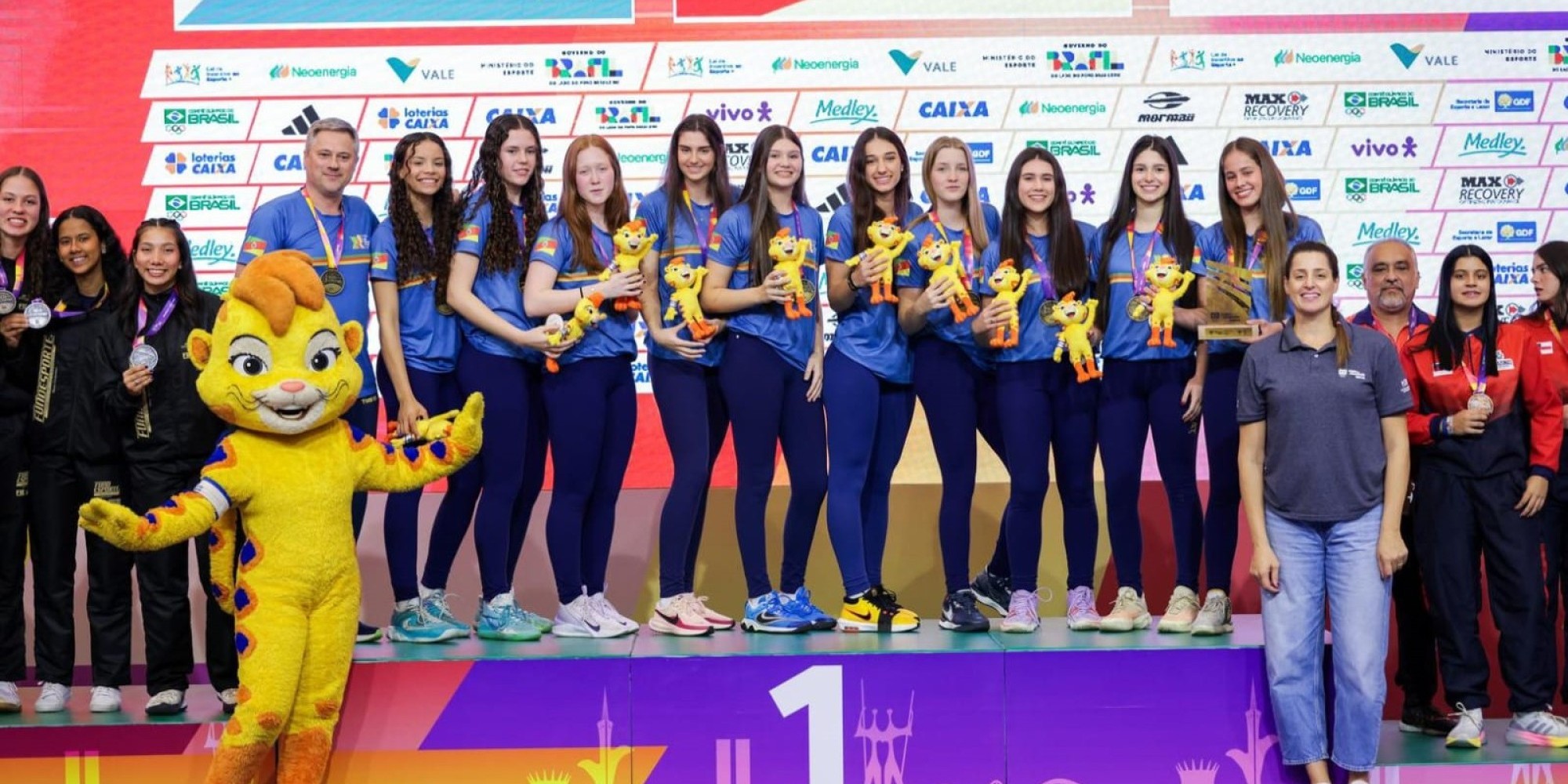 Amanda Pederiva e Luiza Simonetti, do CEAT de Lajeado, representaram o Rio Grande do Sul e garantiram o acesso à elite do vôlei feminino escolar. Amanda Pederiva e Luiza Simonetti, do CEAT de Lajeado, representaram o Rio Grande do Sul e garantiram o acesso à elite do vôlei feminino escolar.