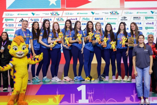 Amanda Pederiva e Luiza Simonetti, do CEAT de Lajeado, representaram o Rio Grande do Sul e garantiram o acesso à elite do vôlei feminino escolar.