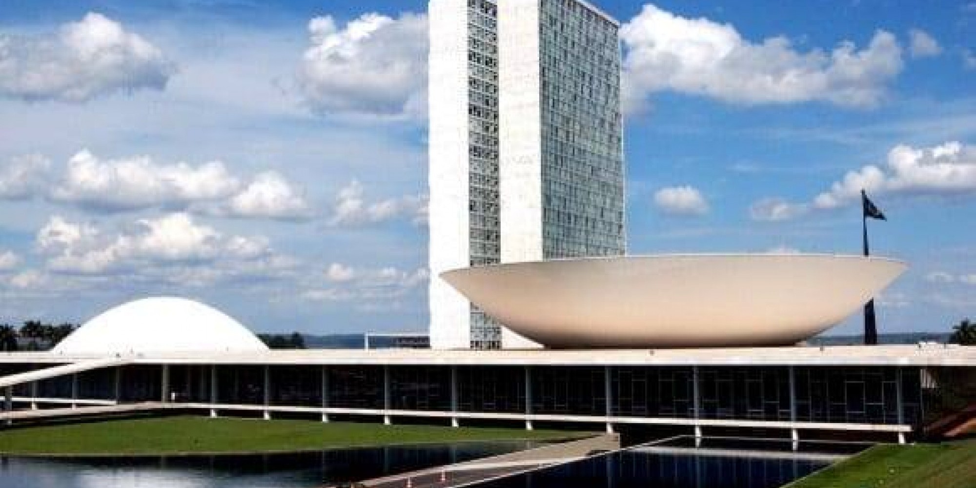 Comissão é composta por 40 parlamentares, sendo 30 deputados e 10 senadores Comissão é composta por 40 parlamentares, sendo 30 deputados e 10 senadores