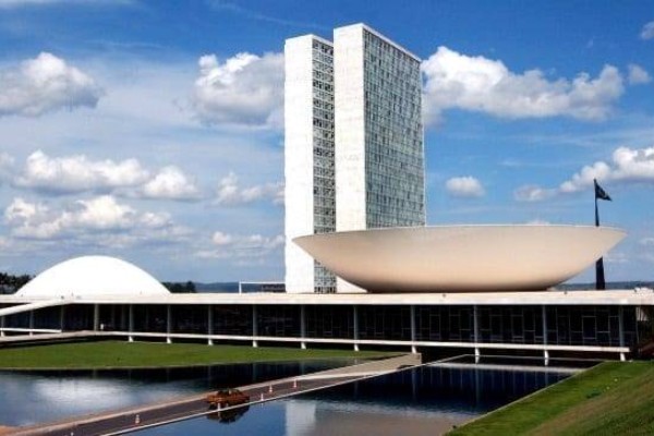 Comissão é composta por 40 parlamentares, sendo 30 deputados e 10 senadores